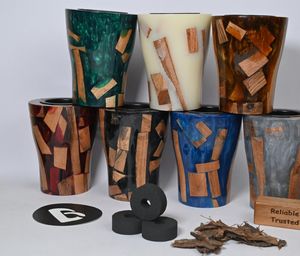 Quemador de incienso hecho a mano de resina con diseño islámico aromático de luna y estrella de latón - Product Image 2