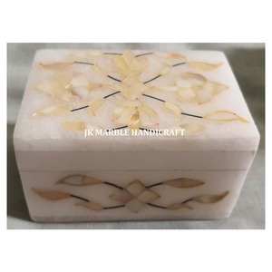 Exclusiva Caja de Joyería Rectangular Hecha a Mano con Incrustaciones de Mármol Dorado de Alta Calidad, Duradera, para Regalo - Product Image 1