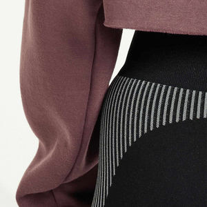 Sudaderas cortas para mujer, sudaderas con capucha recortadas para mujer, sudaderas con capucha de cuello redondo recortadas con manga de logotipo personalizado de gran tamaño para mujer - Product Image 3