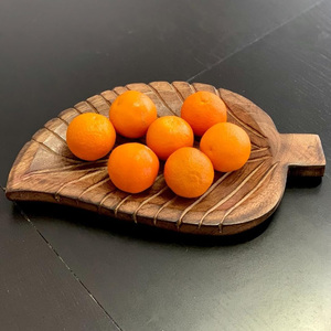 Plateau décoratif en forme de feuille en bois de manguier pour servir des fruits apéritif fromage biscuits Dessert café cuisine en bois table à manger utilisation - Product Image 3