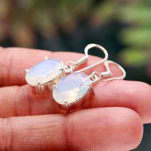 Pendientes de Plata de Ley 925 Hechos a Mano con Ópalo Lechoso, Color Blanco, Forma Ovalada, Piedra Preciosa Solitaria, Joyería para Regalo - Product Image 3