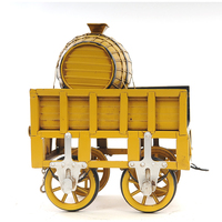 Modellino di Locomotiva a Vapore Stephenson Rocket Gialla del 1829, Design Moderno Accattivante, Oggetto Storico in Ferro Leggero per Arredamento Casa