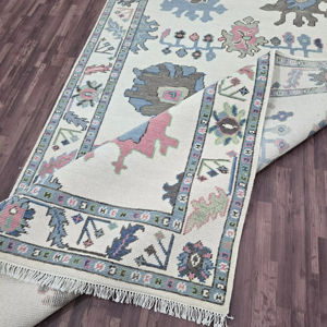 Tapis en laine bokhara pakistanais noué à la main, motif floral et géométrique vert Tapis tissé à la main Kazak traditionnel pour toute chambre à coucher - Product Image 1