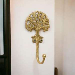 Crochets muraux en laiton antique tendance en 2024 pour une décoration intérieure chic et élégante, disponibles chez Rana Overseas Inc. - Product Image 1