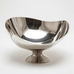 Corbeille à fruits design en métal doré brossé avec côtés en coupe artistique et base équilibrée pour un service de fruits élégant - Product Image 4