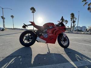Xe thể thao <span class=keywords><strong>Ducati</strong></span> <span class=keywords><strong>Panigale</strong></span> V4 2023 đã qua sử dụng, động cơ 4 thì - Product Image 2
