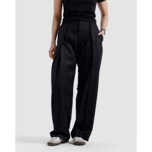 Pantalon plissé sur mesure XL à rayures fines en tissu de velours côtelé, décorations de logo personnalisées, surpiqûres colorées effet vieilli - Product Image 3