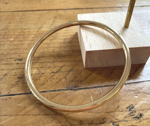 Bracelets en résine traditionnels écologiques de qualité supérieure pour femmes, finition brillante, bracelets faits à la main, vente en gros de bijoux - Product Image 2