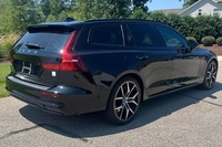 Volvo V60 T8 Polestar Engineered 2025 d'occasion haut de gamme, hybride rechargeable 455 ch, transmission intégrale, excellent état