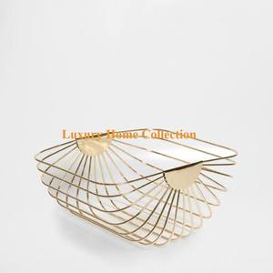 Nouveau seau de rangement de fruits en métal design luxueux couleur or brillant poli à la main concepteur de table fournitures attrayantes - Product Image 1