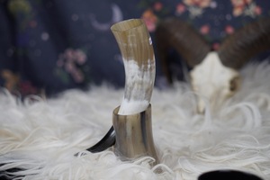 Cuerno Natural para Beber Estilo Vikingo de Alta Calidad Pulido Ecológico Diseño Animal de Cuerno de Búfalo - Product Image 2