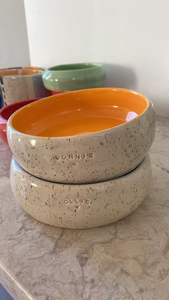 Bol pour animaux de compagnie en céramique au design unique pour chiens qui améliore le style intérieur de la maison tout en offrant une solution d'alimentation fonctionnelle - Product Image 6