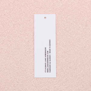 ป้ายแขวนกระดาษเคลือบสีขาวเป็นมิตรกับสิ่งแวดล้อมหรูหราพิมพ์โลโก้กำหนดรูปร่างขนาดได้เองสำหรับกระเป๋ารองเท้าเสื้อผ้า - Product Image 5