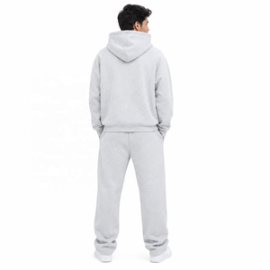 Conjunto Deportivo Personalizado de Alta Calidad para Hombre, Sudadera con Capucha Oversize en Bloques de Color, Mangas Raglán Cortas y Pantalones Anchos con Corte Acampanado - Product Image 3