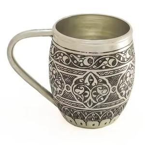 Taza de plata de inspiración vintage con detalles ornamentados, perfecta para mesas elegantes y momentos de bebida sofisticados - Product Image 5