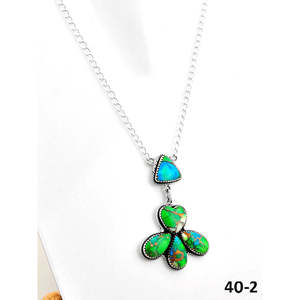 Collier artisanal opale du Sud-Ouest avec dahlia paon et serti en forme de fleur en argent sterling - Product Image 3