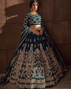 BORDADO EN BLUSA DE NOVIA VERDE OSCURO, VESTIDO LEHENGA Y DUPATTA CON CUENTAS DE CRISTAL EMBELLECEDADAS, TRABAJO DABKA PARA BODA @ 2024 - Product Image 2
