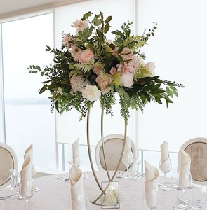 Centro de mesa de boda de metal moderno y elegante con intrincados patrones calados y diseño versátil para cualquier tema de evento - Product Image 3