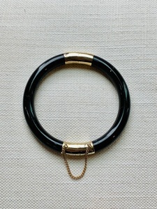 Bracelet en résine artisanale Bijoux ethniques exquis pour femmes Matériau léger artistique élégant et design avant-gardiste - Product Image 3