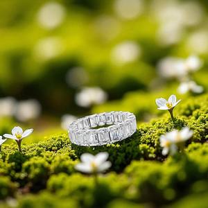 Bague d'éternité complète en pierre de Moissanite taillée en émeraude E-F/VVS-VS de 3.20 carats fabriquée en argent sterling 925 pour unisexe - Product Image 1