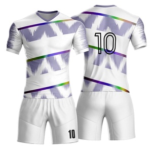Uniformes de football pour hommes fabriqués au Pakistan Excellente qualité Vêtements d'équipe personnalisables Logo imprimé Design respirant Créez votre propre ensemble - Product Image 1