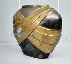 Vase en métal gravé pour la décoration de la maison fabriqué à la main Personnaliser la décoration de mariage Eventparty Vase en métal doré pour la décoration de la maison - Product Image 3