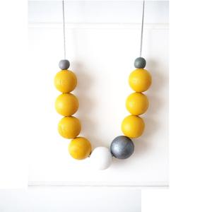 Mini collier artisanal de qualité nouveau collier de déclaration de perles de rocaille en verre fait à la main - Product Image 1