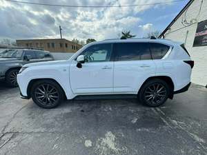 2024 seminuevo Lexus LX 600 F Sport Handling AWD - Product Image 4