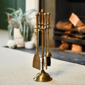 Outils de feu en laiton élégants et durables avec forme artisanale et beauté vintage parfaits pour les maisons traditionnelles et les amateurs de décoration - Product Image 3