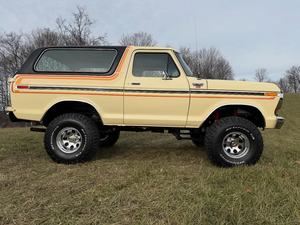 Ford Bronco Edición Especial 1979, SUV Diésel, Asientos de Cuero, Automático, Cámara Trasera 360, Gran Oferta con Promoción - Product Image 6