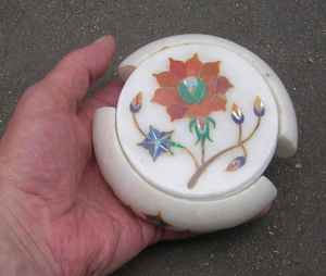 Juego de 6 Posavasos de Mármol Blanco con Soporte, Incrustaciones de Piedra, 8.5 CM de Diámetro, Decoración Vintage para Mesa del Hogar - Product Image 1