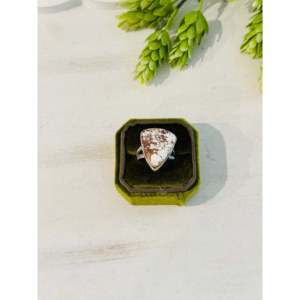Bague artisanale bohème du Sud-Ouest avec cheval sauvage et argent sterling, pierre naturelle taillée, taille 10, pour usage quotidien - Product Image 1