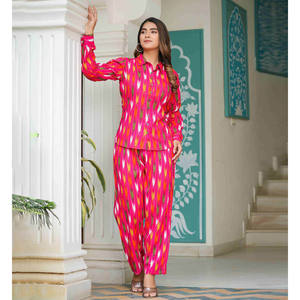 Ensemble coordonné pour femme imprimé Ikat rose au-dessus du genou Tenue deux pièces Commande minimum 2 pièces Taille 2XL - Product Image 1