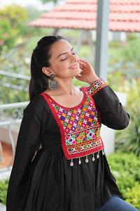Nueva elegancia Venta caliente Navratri Collection Roman con Kutchi Gamthi Work Kurti Compras en línea desde la India - Product Image 3