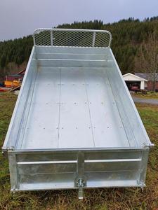Remolque Agrícola Basculante de Aluminio de Fábrica Original, 2500 kg, Eje Tándem Reforzado, Laterales Abatibles, Frenos Eléctricos, En Stock Para Venta - Product Image 4