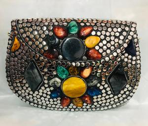 Bolsas de metal de mosaico tribal hechas a medida en 3 colores con mopa, cuentas de vidrio y otros adornos ideales para reventa - Product Image 4