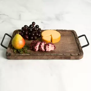Elegante bandeja para servir de madera de acacia Borde rectangular hecho a mano con mango de hierro Perfecto para servir comida en el hogar Oficina y hoteles - Product Image 3