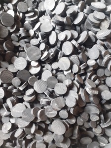 Boutons blancs en corne naturelle à forte demande fabriqués à la main pour les projets de couture Accessoires de bricolage écologiques Blazers Costumes Manteau Vêtement - Product Image 3