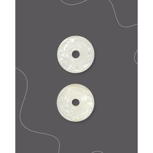 Perles en nacre blanche sculptées en forme de donut - Product Image 1
