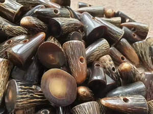 Botón de Palanca de 2 Orificios Hecho a Mano, Ecológico, de Cuerno de Búfalo, Pulido, Artesanía Natural - Product Image 4