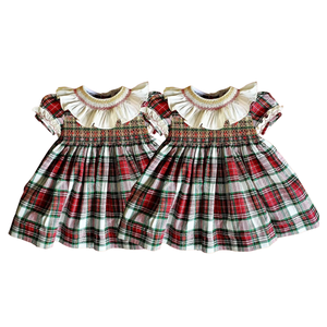 Vestidos Tradicionales para Bebés con Bordado a Mano, Vestido para Niñas, Diseño a Cuadros Rojo y Verde Festivo, Compra al por Mayor en Vietnam, Vestidos con Nido de Abeja - Product Image 3