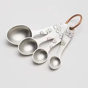 Tazas y Cucharas Medidoras Redondas de Cobre de Diseño Estándar con Acabado Artesanal para Mediciones de Cocina Elegantes y Precisas - Product Image 5