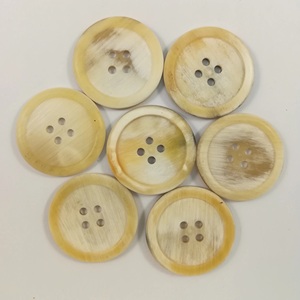 Boutons en corne naturelle 4 trous et boutons naturels 2 trous de haute qualité en gros - Product Image 5