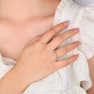 แหวนแต่งงานทรงคลื่นประดับมอสซาไนต์ 2.5 มม. สี D ระดับ VVS สำหรับผู้หญิง แหวนเงินแท้ S925 ดีไซน์ทันสมัย เหมาะสำหรับงานหมั้นและวันครบรอบ - Product Image 2