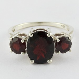 Bague à trois pierres en grenat rouge en argent sterling 925, bijoux en gros, design bohème chrétien, sertissage clos - Product Image 2