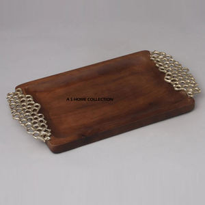 Bandeja de Servir Rectangular de Madera con Diseño de Panal y Mango de Aluminio para Comida, Cenas y Hoteles - Product Image 1