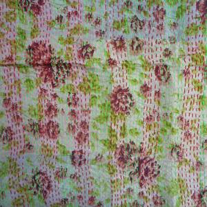 Estolas de Alta Calidad para Mujer, Fabricadas en India, Hechas a Mano, de Algodón Kantha de Lujo, Reversibles, de Seda, en Venta - Product Image 5