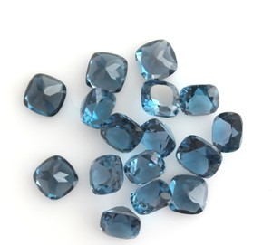Topaze bleue de Londres naturelle de qualité AAA 6x6 pour la fabrication de bijoux-Pierre bleue par le fabricant de pierres précieuses émeraude - Product Image 1