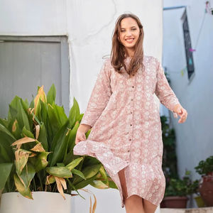 Robe bohème New Athena, imprimée à la main, en pur coton, motif floral, rose poussiéreux, blanc, décontractée - Product Image 1