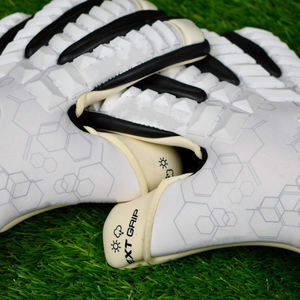 Gants de gardien de but de football pour jeunes de haute qualité personnalisés, en latex, à doigts entiers, imperméables, respirants, antidérapants, à lacets, pour sports de plein air - Product Image 3